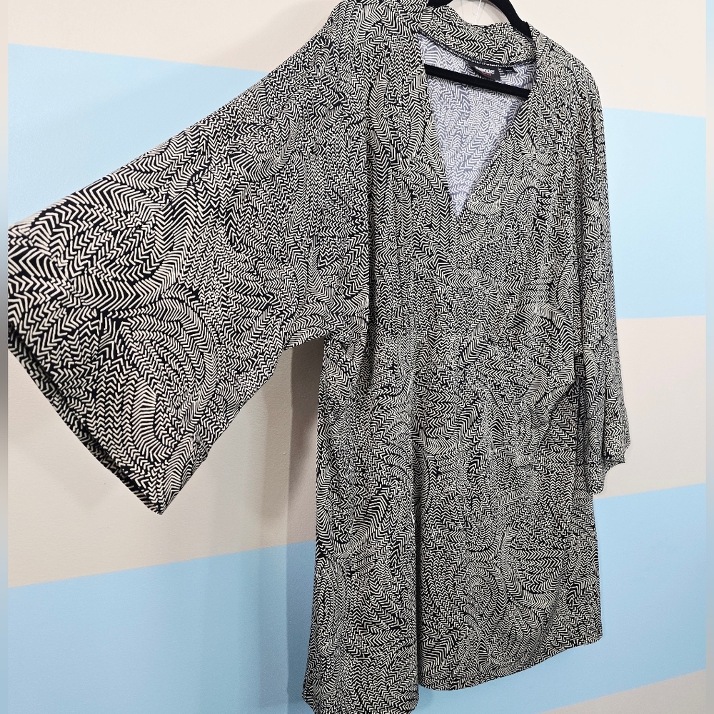 Avenue Plus Size Zigzag V-neck Tunic Blouse - Picture 5 of 8